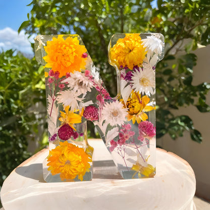 Kwiatowa Lampka LED z Żywicy Dekoracyjna Personalizowana Litera