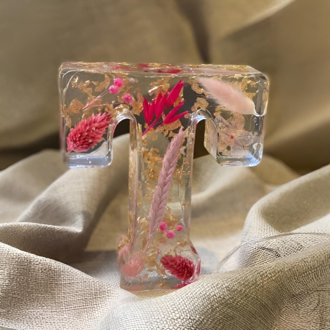 Kwiatowa Lampka LED z Żywicy Dekoracyjna Personalizowana Litera