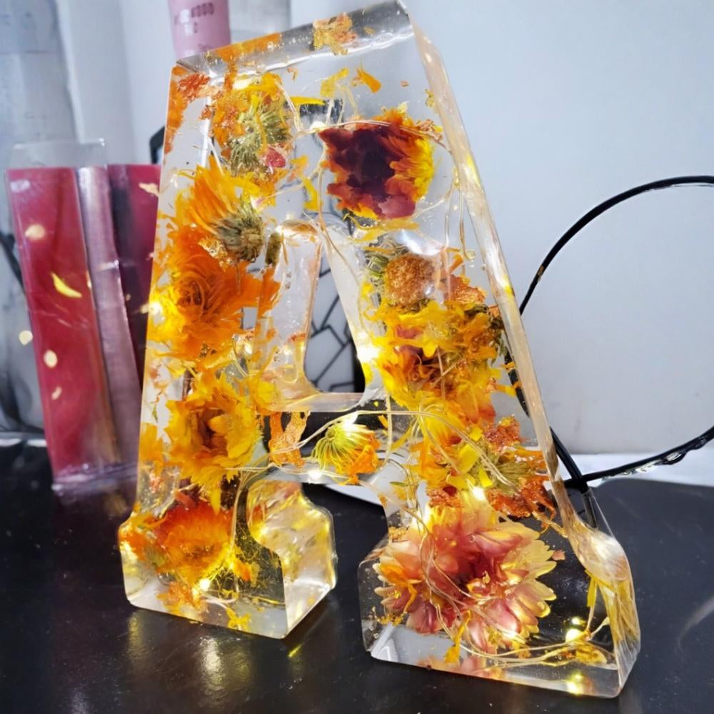 Kwiatowa Lampka LED z Żywicy Dekoracyjna Personalizowana Litera