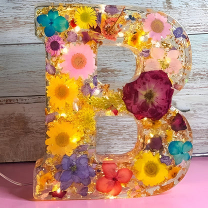Kwiatowa Lampka LED z Żywicy Dekoracyjna Personalizowana Litera
