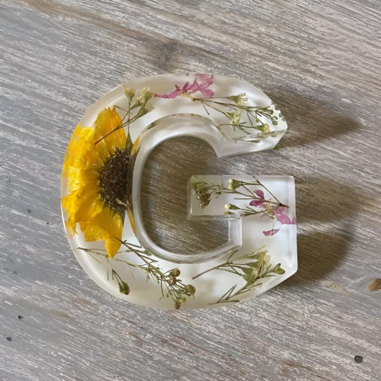 Kwiatowa Lampka LED z Żywicy Dekoracyjna Personalizowana Litera